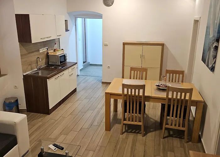 Apartman Jadran - 2 Bedroom For 6 People Zadar